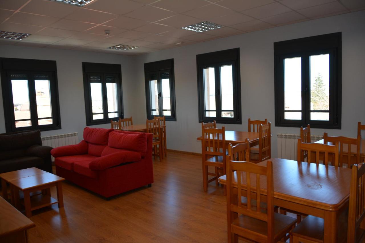 Albergue Villa Nava De La Asuncion Екстер'єр фото