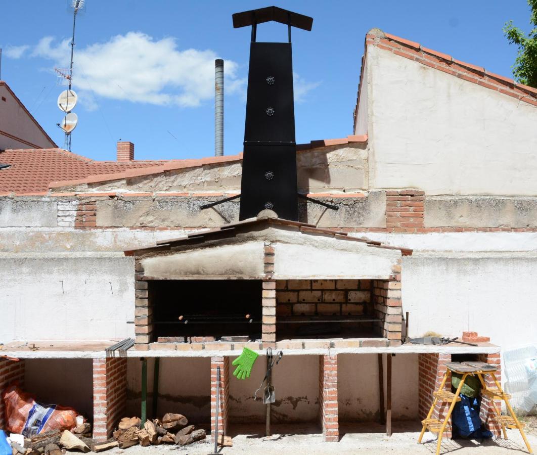 Albergue Villa Nava De La Asuncion Екстер'єр фото